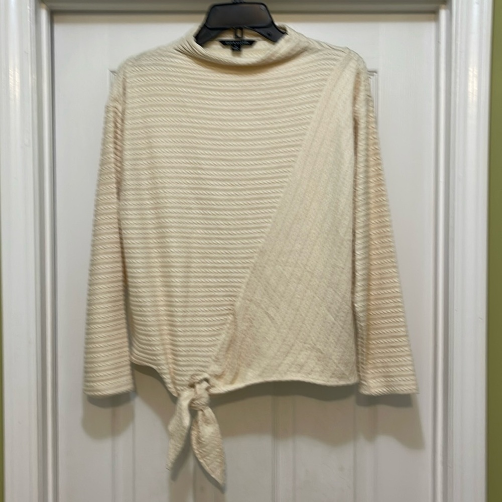 Zac & Rachel - mock neckline with long sleeves and tie at waist - size L